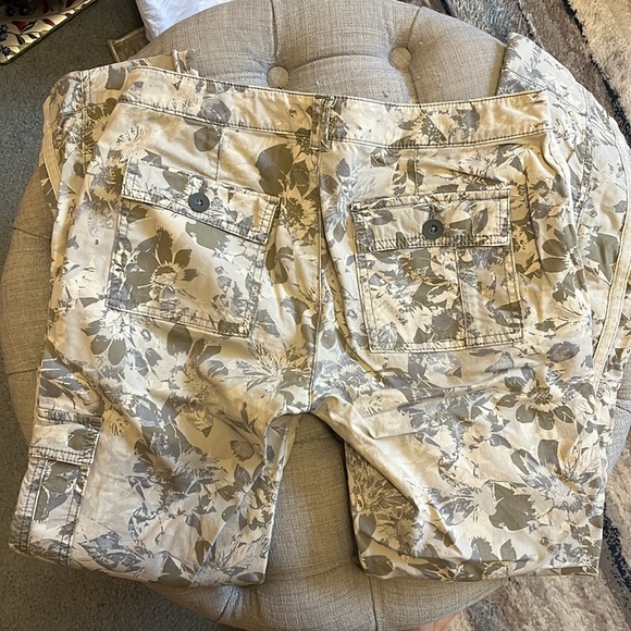 Anthropologie Hei Hei Wanderer Flower Camo Cargo pants - Picture 5 of 8